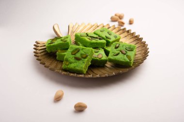 Pistachio Mava ya da khoa tatlısı. Ya da şam fıstığı, barfi, burfi, barfee ya da peda olarak da bilinir. Hint yeşili.