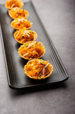 Pistachio Mava ya da khoa tatlısı. Ya da şam fıstığı, barfi, burfi, barfee ya da peda olarak da bilinir. Hint yeşili.