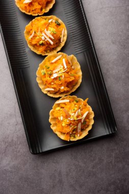 Pistachio Mava ya da khoa tatlısı. Ya da şam fıstığı, barfi, burfi, barfee ya da peda olarak da bilinir. Hint yeşili.