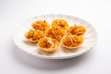 Pistachio Mava ya da khoa tatlısı. Ya da şam fıstığı, barfi, burfi, barfee ya da peda olarak da bilinir. Hint yeşili.