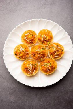 Pistachio Mava ya da khoa tatlısı. Ya da şam fıstığı, barfi, burfi, barfee ya da peda olarak da bilinir. Hint yeşili.