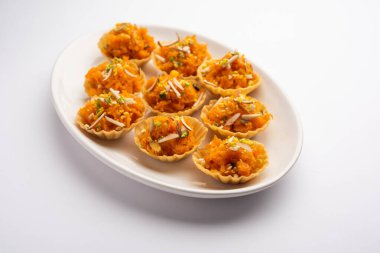 Pistachio Mava ya da khoa tatlısı. Ya da şam fıstığı, barfi, burfi, barfee ya da peda olarak da bilinir. Hint yeşili.