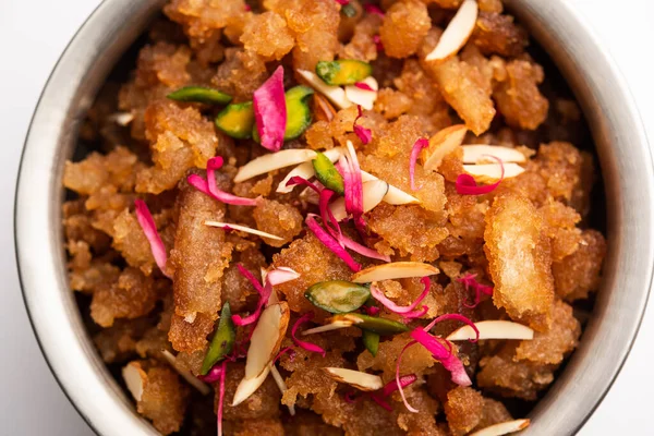 Basit ve lezzetli ekmek halkası ya da halva ya da shira ya da sheera, Hint tatlısı.