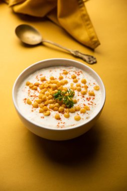 Boondi raita, Hindistan 'ın baharatlı yoğurt, boondi ya da kızarmış gram un toplarından yapılan bir meze türüdür.