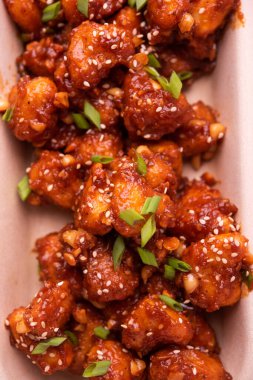 Biberli su kestanesi, çıtır çıtır Hint Çin yemeği ya da Singada kullanarak yapılan atıştırmalıklar.