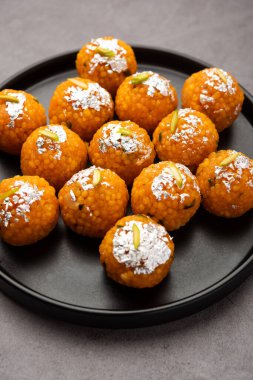 Hindistan tatlısı motichoor laddoo ya da Bundi laddu un çok küçük toplardan ya da boondisten yapılır top yapmadan önce bol yağda kızartılmış ve şeker şurubuna batırılmış.