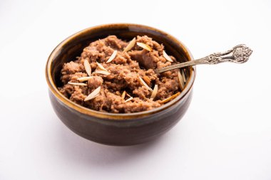 Singoda veya Singada Sheera, Farali Singhara Halwa veya Vrat veya upwas su kestanesi kullanarak yapılan tarifler.