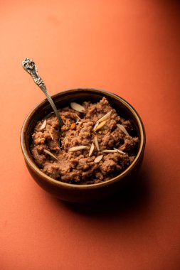 Singoda veya Singada Sheera, Farali Singhara Halwa veya Vrat veya upwas su kestanesi kullanarak yapılan tarifler.