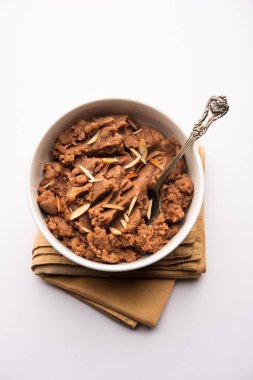 Singoda veya Singada Sheera, Farali Singhara Halwa veya Vrat veya upwas su kestanesi kullanarak yapılan tarifler.