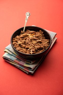 Singoda veya Singada Sheera, Farali Singhara Halwa veya Vrat veya upwas su kestanesi kullanarak yapılan tarifler.