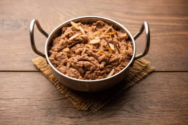 Singoda veya Singada Sheera, Farali Singhara Halwa veya Vrat veya upwas su kestanesi kullanarak yapılan tarifler.