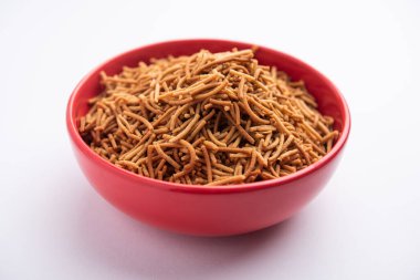 Singada ya da Singara sarımsak sev, Namkeen shev su kestanesi ile yapılan bir Vrat yemeği.