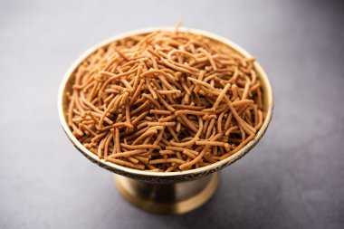 Singada ya da Singara sarımsak sev, Namkeen shev su kestanesi ile yapılan bir Vrat yemeği.