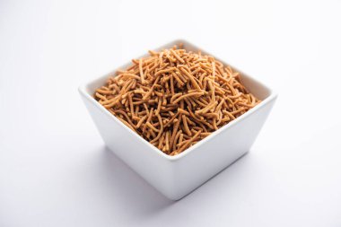 Singada ya da Singara sarımsak sev, Namkeen shev su kestanesi ile yapılan bir Vrat yemeği.