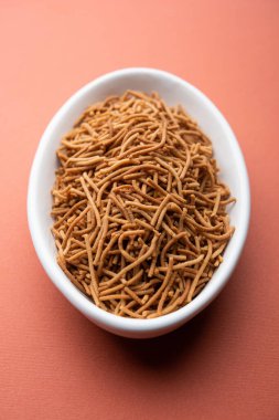 Singada ya da Singara sarımsak sev, Namkeen shev su kestanesi ile yapılan bir Vrat yemeği.