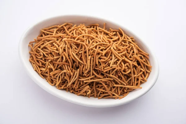 Singada ya da Singara sarımsak sev, Namkeen shev su kestanesi ile yapılan bir Vrat yemeği.