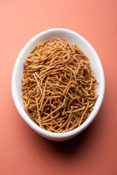 Singada ya da Singara sarımsak sev, Namkeen shev su kestanesi ile yapılan bir Vrat yemeği.