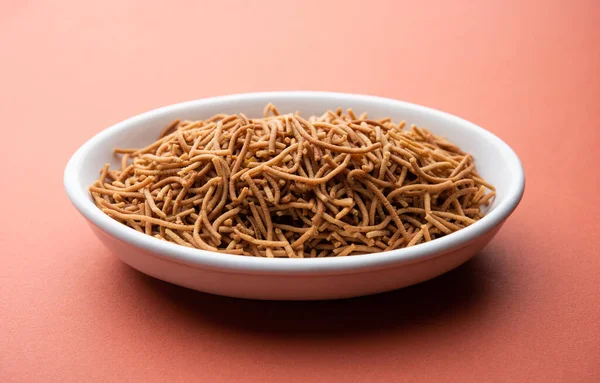 Singada ya da Singara sarımsak sev, Namkeen shev su kestanesi ile yapılan bir Vrat yemeği.