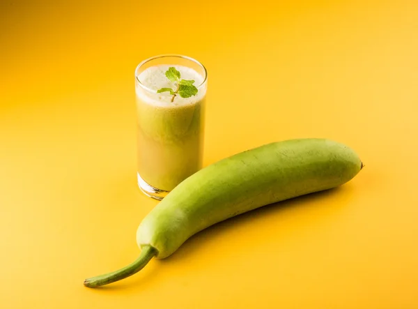 Juice of bottle gourd or lauki juice or Lagenaria siceraria juice, bottle  gourd juice, powerful health juice popular in India, isolated over white  background — drink, refreshing - Stock Photo | #116305710