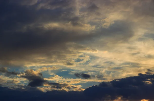 fırtınalı gökyüzü günbatımı