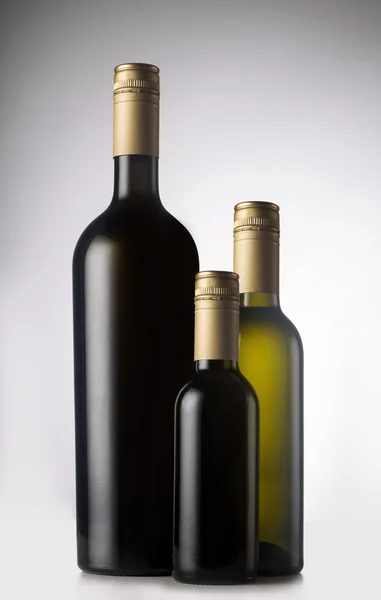 Verschillende wijnflessen met pilfers — Stockfoto