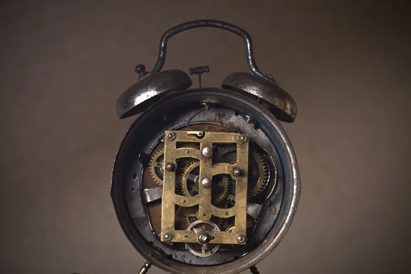 Mecanismo de reloj viejo expuesto — Foto de Stock