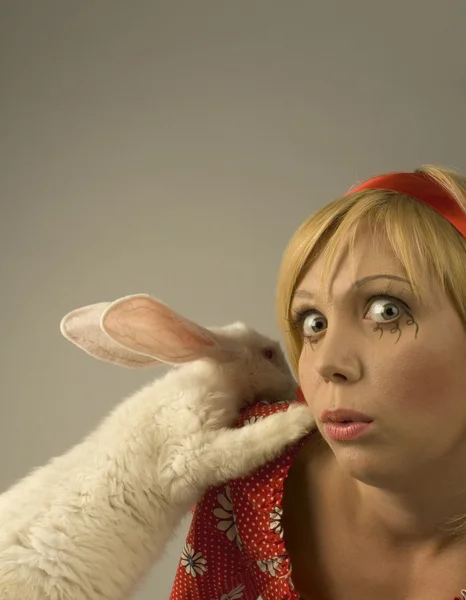Алиса и белый кролик — стоковое фото