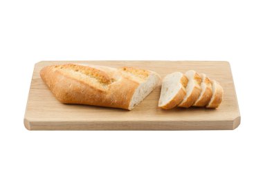 Ahşap tahta üzerinde kesilmiş beyaz küçük ekmek