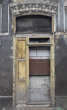 Hasarlı vintage kapı ahşap ile kaplı