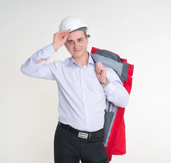 Un hombre con camisa blanca y casco de construcción —  Fotos de Stock