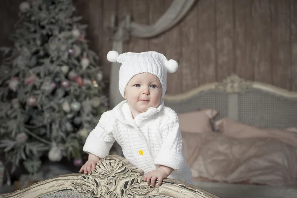 Baby and Christmas tree — Stock Photo, Image