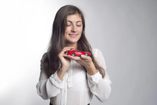 Ellerini arabaya kızla