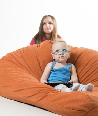 Çok zeki küçük oğlu abla rahatsız gözlüklü