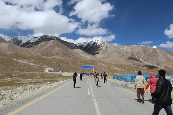 Güz Karakoram karayolunda güzel manzara yolu Pakistan