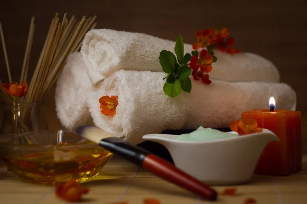 Spa natürmort çiçek, mum ile