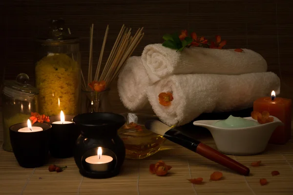 Спа-центр Натюрморт з квітка, свічки, рушник — стокове фото