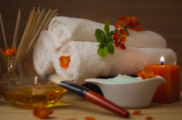 Spa natürmort çiçek, mum ile