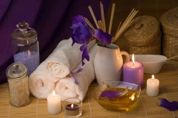 Spa natürmort Sea Salt Scrub ve çiçek, mum