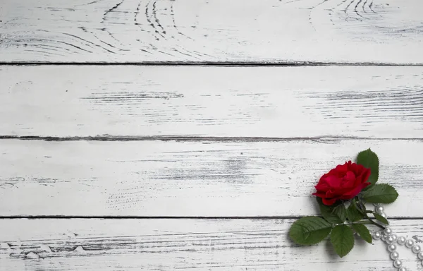 Rose yalanlar üzerine inciler ile eski yönetim kurulu