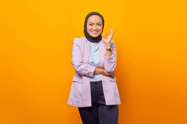 Happy Asian Business Woman Showing Sign Looking Camera Yellow Background — Stock Photo, Image