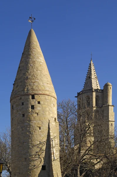 Torre y Notredame des Miracle, Avignonet-Lauragais, Midi Pyren — Foto de Stock