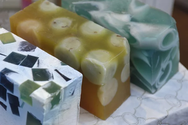 Jabón natural de diferentes colores —  Fotos de Stock