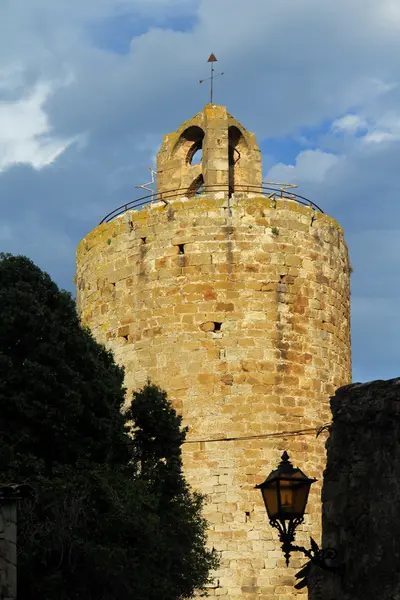 タワーの仲間、ジローナ、コスタ ・ ブラバ、カタルーニャ、スペイン — ストック写真