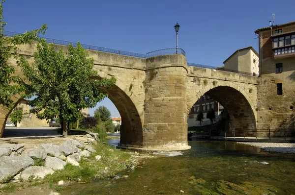 Ponte medieval Cuzcurrita de Rio Tiron, La Rioja, Espanha — Fotografia de Stock