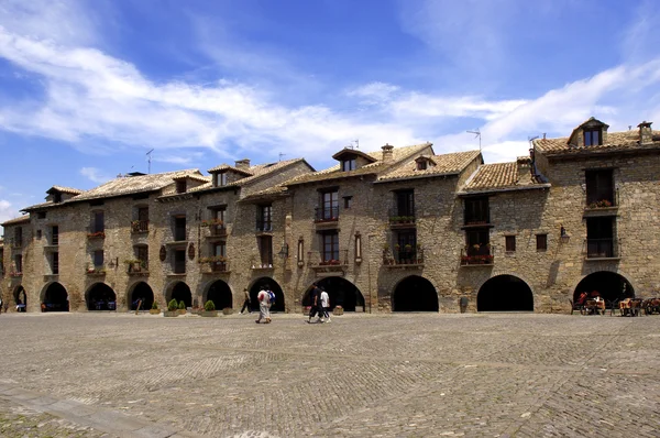 Plaza de Ainsa, Huesca, Aragón, España — Foto de Stock