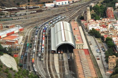 Havadan görünümü tren istasyonu Portbou Girona, Costa Brava, İspanya