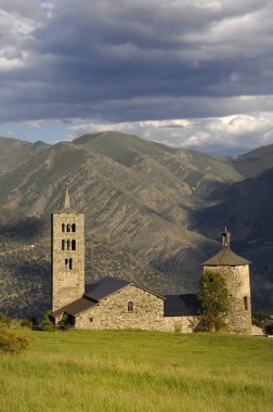 Sant Just ve Sant papaz Kilisesi, XI-XII yüzyıl Romanesk, evlat