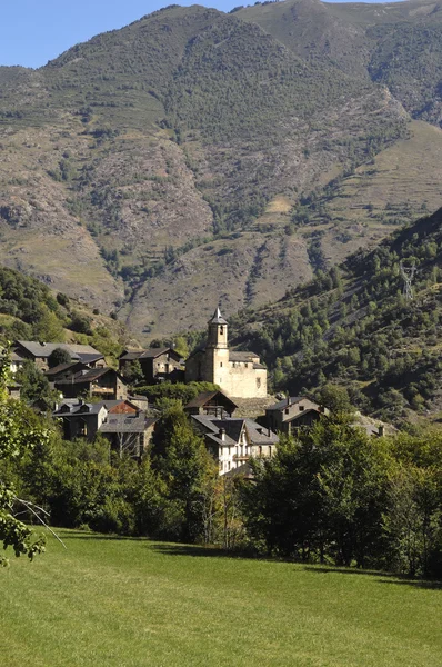 Vesnice Lladros, údolí městě Cardos, provincie Lleida, Katalánsko, lázně — Stock fotografie