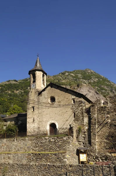 Kerk van Sant Andreu van Tavascan village, Lleida provincie, Pyreneeën, Spanje — Stockfoto