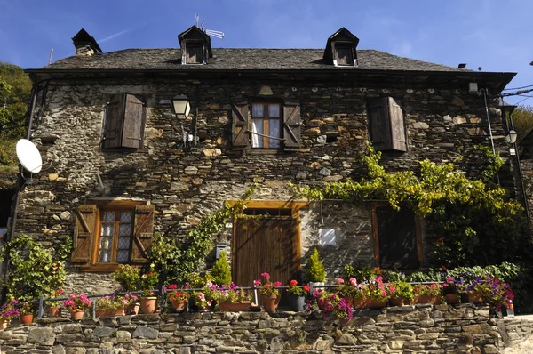 Tipica casa della Valle d'Aran, Begos, provincia di Lleida, Catalogna , — Foto Stock